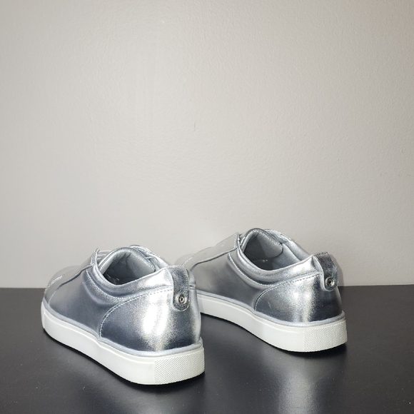 Kenneth Cole Reaction Silver White Sneakers Modern Style - Picture 2 of 10
